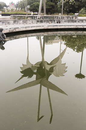 ˮ���ɺ׵�Ӱ