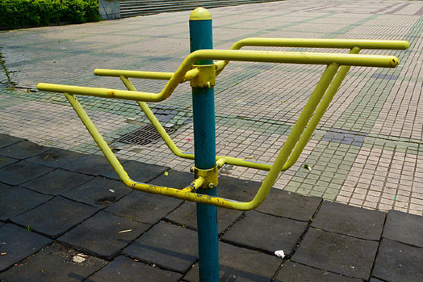 �������н���