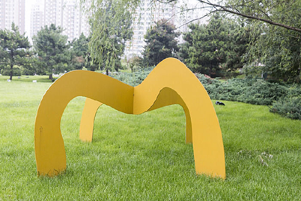 M����������