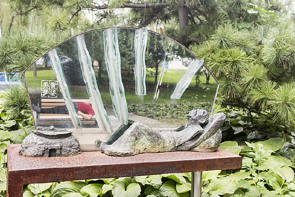 ��������