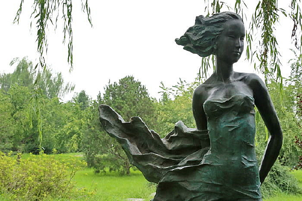 ͭ���崿��Ů