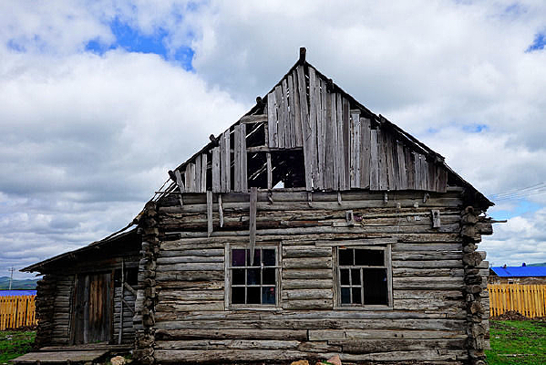 ��ʽľ�����Ϸ�