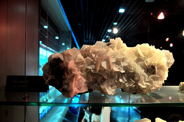 ��ɫ����ʯ��