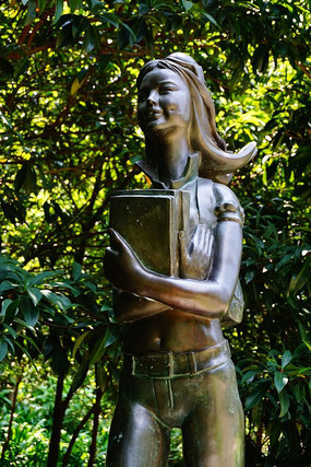 ������Ů����