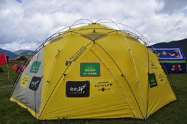 ��ɫ������