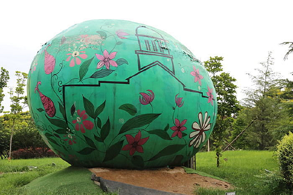 ��ɫ��԰�ʵ�