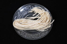 ���е�������