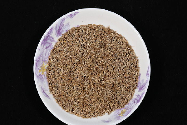 ���е�����