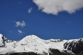 ���겻�ϵ�ѩɽ