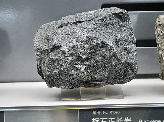 ɽ������ʯ������