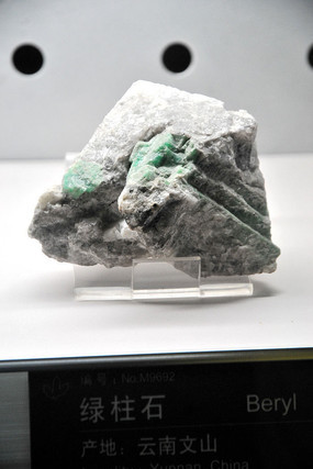 ������ɽ������ʯ