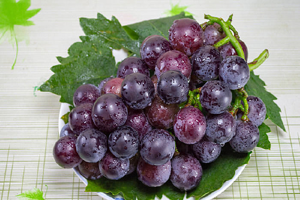 ��ɫ����