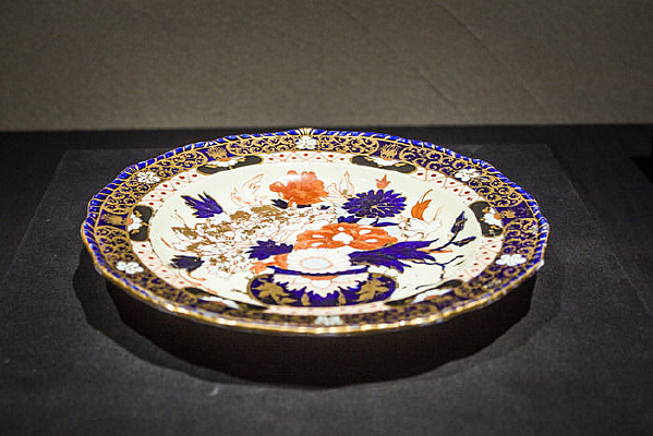 ��ɫ���ƴ���