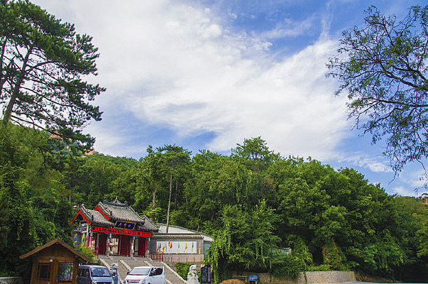 ǧɽ����������ľ����