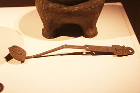 ����������һ��Ĺ����ս����ͭذ