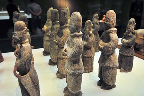 ��κ������ٸ