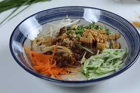 �ܲ����±����