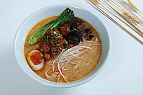 ±�⵰����