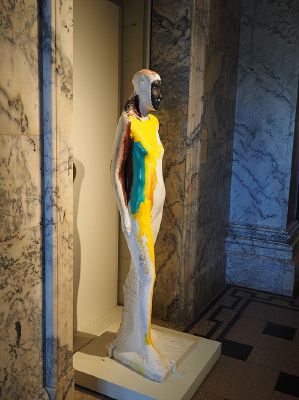 ��ɫ���ε���