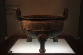 춦
