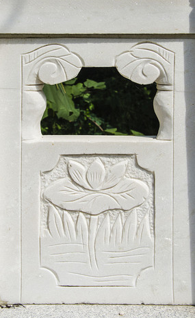 ǧɽľ����Χ��ʯ�񵥺�Ҷ���