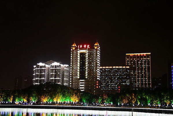 �人����ҽԺ����ҹ��