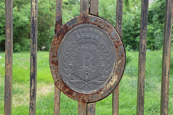 �����ϵĻʹڱ�־