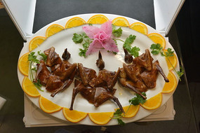 �������