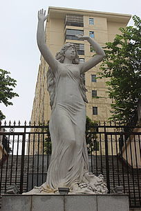 ��Ů����