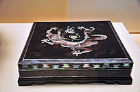 ��ɫ����