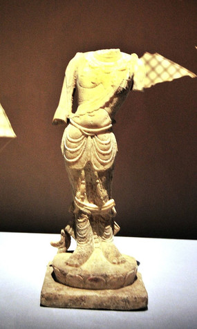 ʯ������м�