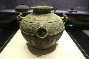 春秋夔凤纹青铜罍