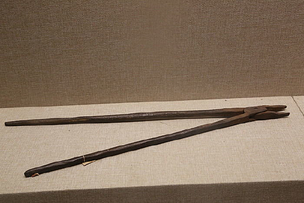 ��սʱ�����ʹ�õ���ǯ��