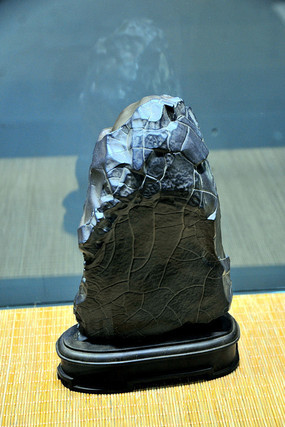 ����ʯ�ڼ�