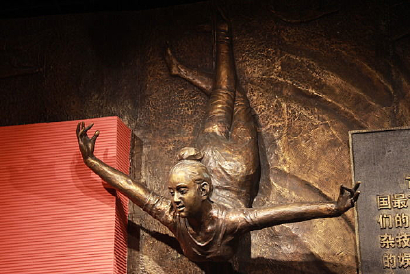 ���з�Ůͭ��