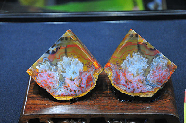 ��Ȼʯ���廨