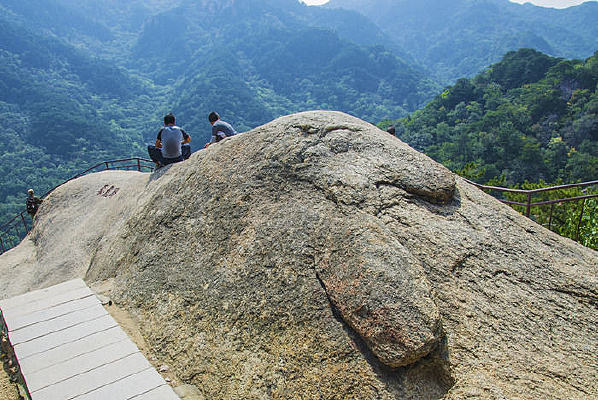 ǧɽ�������Ի�����Ⱥɽ