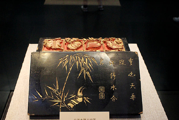 ����ľ��˱�ϻ