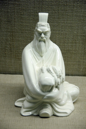 ��ɫ�Ĵɵ���