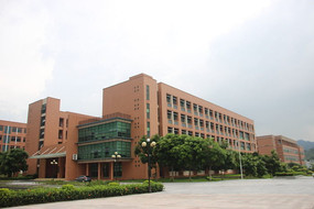 ʵ��¥����