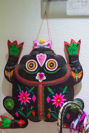 ��ɫ������