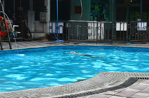 ��ɫ��Ӿ��