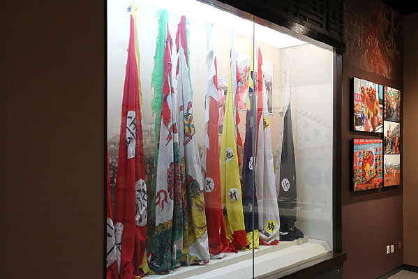 ����������