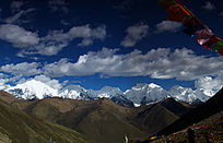 �����Ź���ڵ�ѩɽ