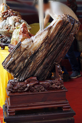 ��ľ��״��ʯ