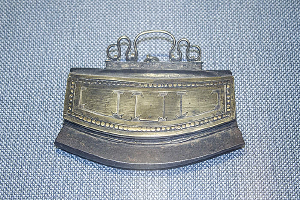 �������