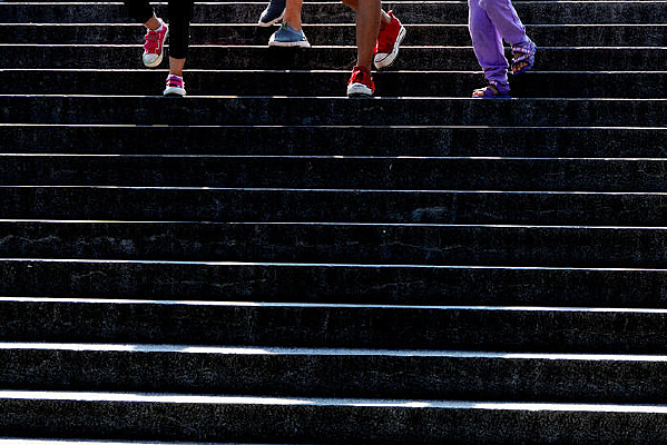 ̨���ϵĽŲ�