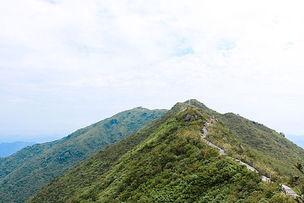 ��Χɽ�������м�