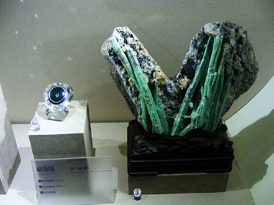 ��ĸ�̾�����Ʒ