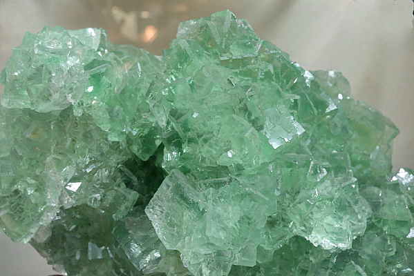 ���ϲ���ɫөʯԭʯ